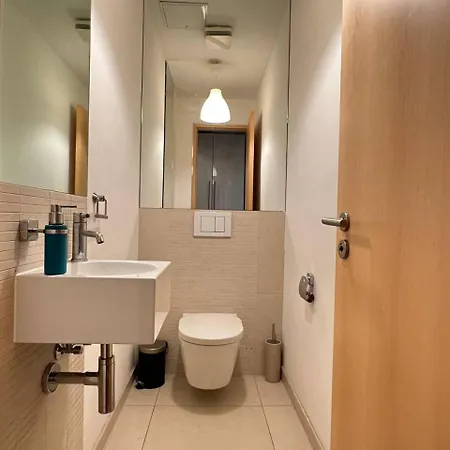 Gegenueber Frauenkirsche