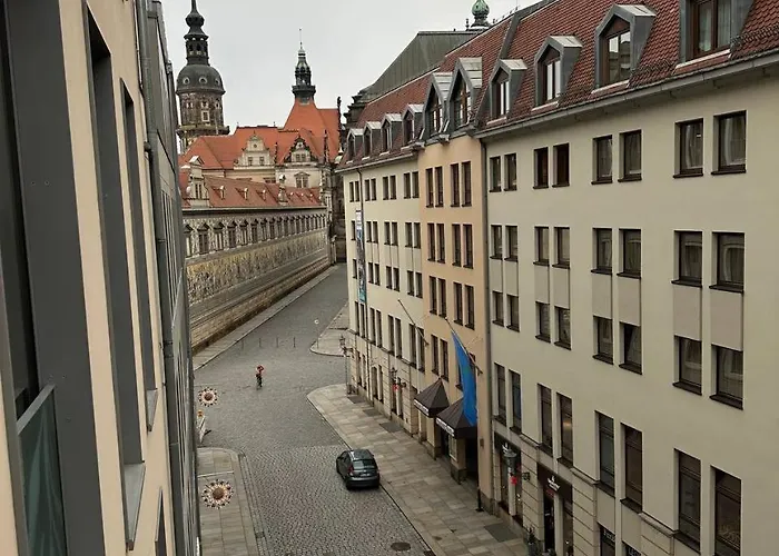 Gegenueber Frauenkirsche Проживание в семье *